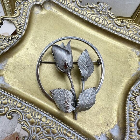 Vintage GIOVANNI  Textured Silver Rose Pin Longcraft Christmas  Flower Brooch - Picture 2 of 4